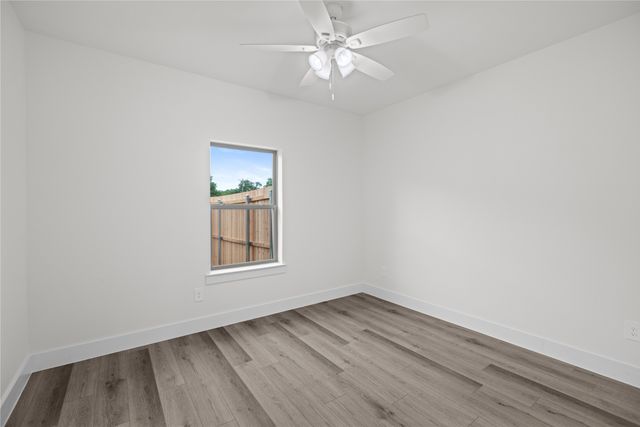 209 W Bonham Street, Tom Bean, TX 75489