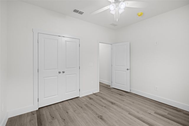 209 W Bonham Street, Tom Bean, TX 75489