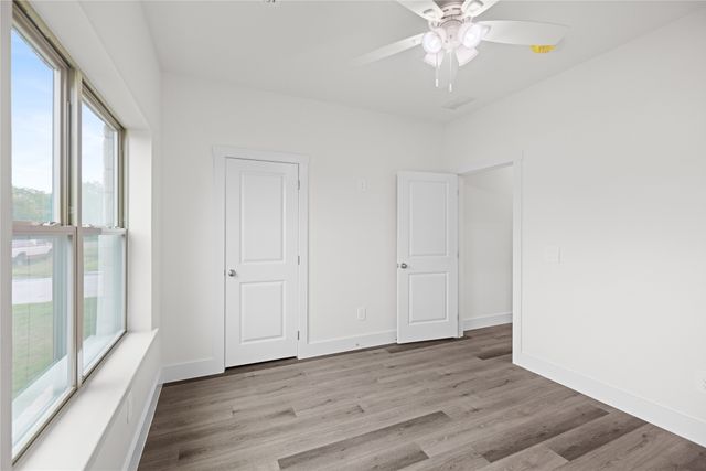 209 W Bonham Street, Tom Bean, TX 75489