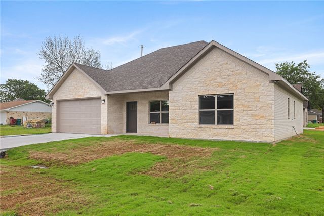 209 W Bonham Street, Tom Bean, TX 75489