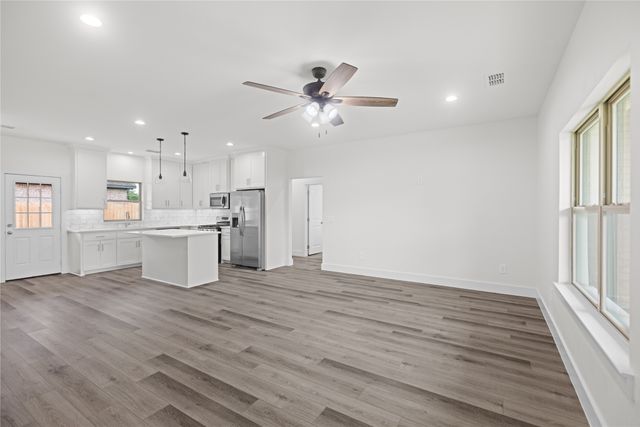209 W Bonham Street, Tom Bean, TX 75489