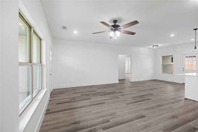 209 W Bonham Street, Tom Bean, TX 75489