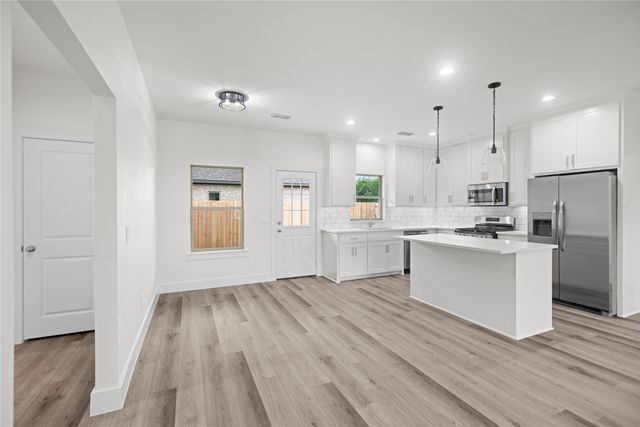 209 W Bonham Street, Tom Bean, TX 75489