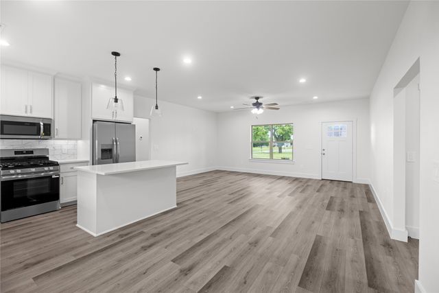 209 W Bonham Street, Tom Bean, TX 75489