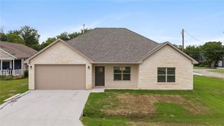209 W Bonham Street, Tom Bean, TX 75489