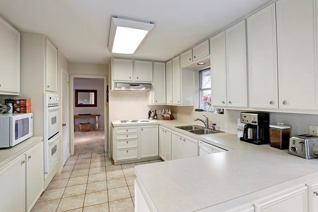 1611 Potomac Drive, Houston, TX 77057