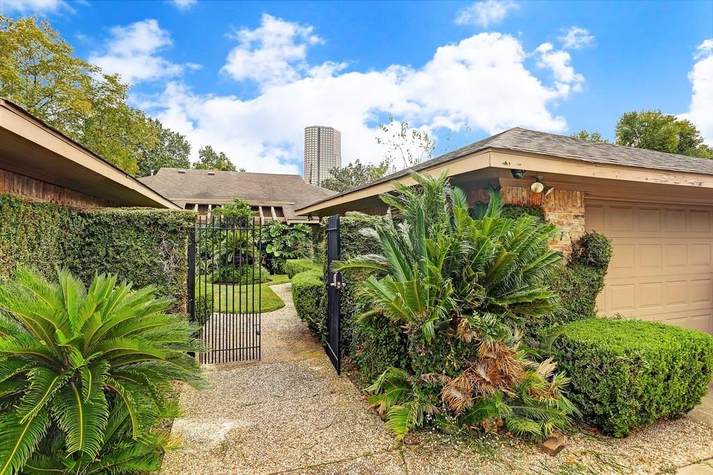 1611 Potomac Drive, Houston, TX 77057