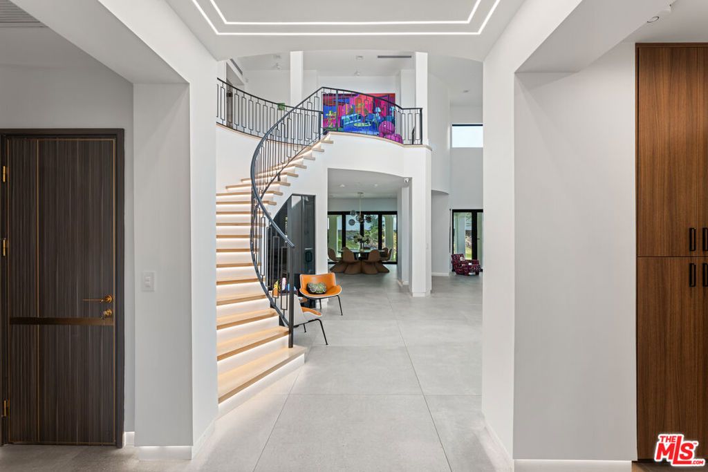 4965 Avenida Oriente, Tarzana, CA 91356 — photo 3
