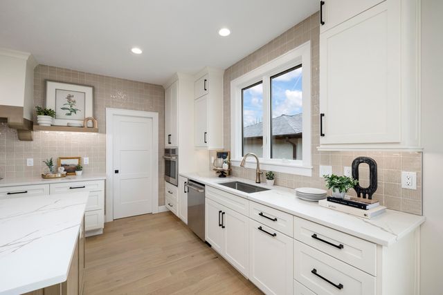 4141 E Vintage Point Drive, Rogersville, MO 65742