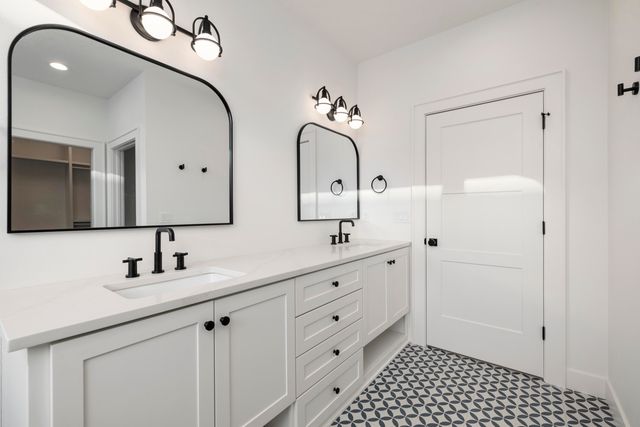 4141 E Vintage Point Drive, Rogersville, MO 65742
