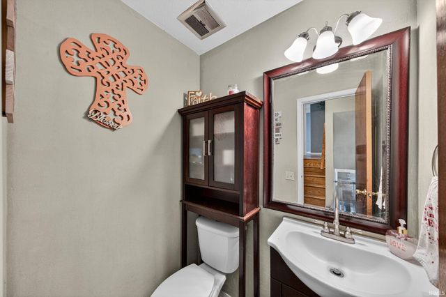 56563 Pinecrest Drive, Elkhart, IN 46516