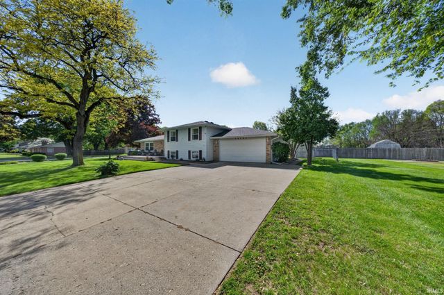 56563 Pinecrest Drive, Elkhart, IN 46516