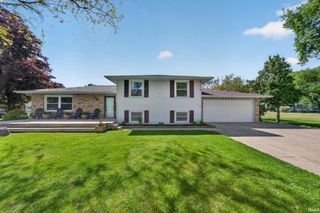56563 Pinecrest Drive, Elkhart, IN 46516