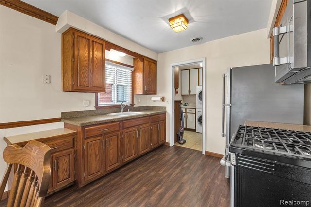 5725 Burger Street, Dearborn Heights, MI 48127