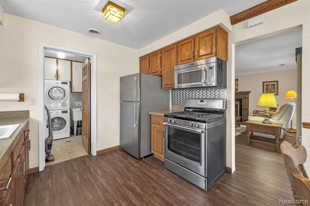 5725 Burger Street, Dearborn Heights, MI 48127