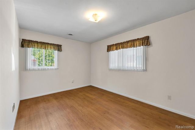 5725 Burger Street, Dearborn Heights, MI 48127