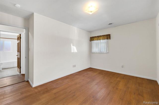5725 Burger Street, Dearborn Heights, MI 48127