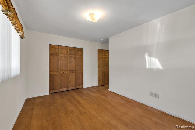 5725 Burger Street, Dearborn Heights, MI 48127