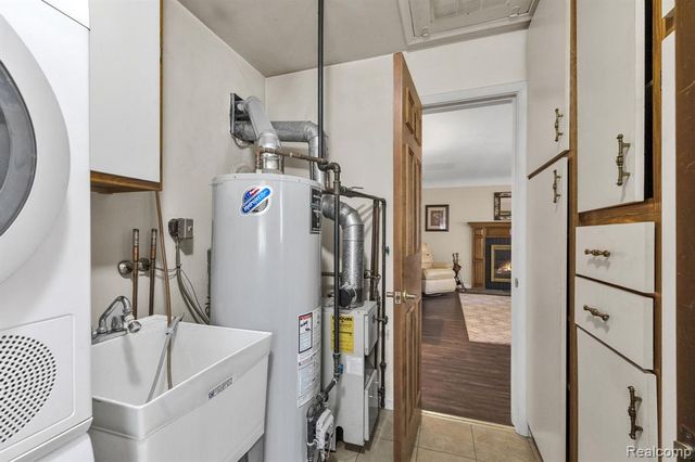 5725 Burger Street, Dearborn Heights, MI 48127