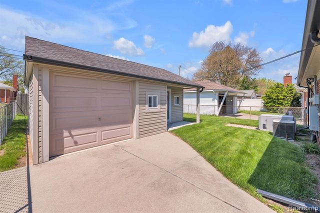 5725 Burger Street, Dearborn Heights, MI 48127