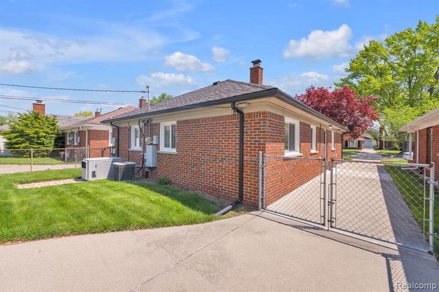 5725 Burger Street, Dearborn Heights, MI 48127