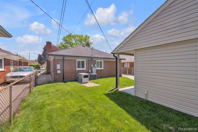 5725 Burger Street, Dearborn Heights, MI 48127