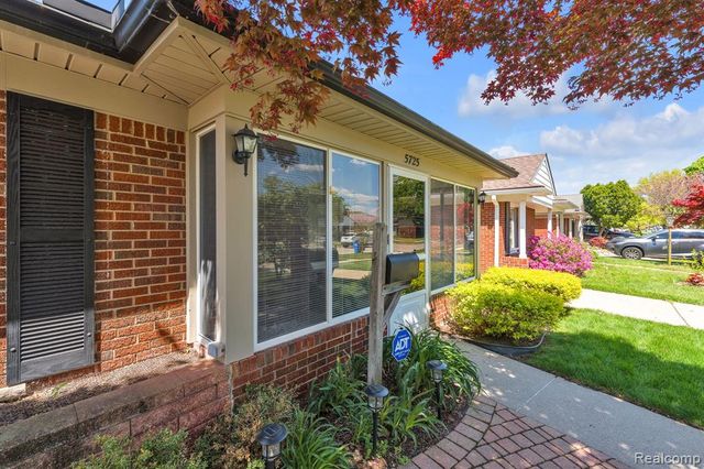 5725 Burger Street, Dearborn Heights, MI 48127