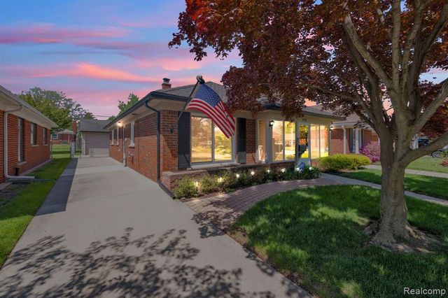 5725 Burger Street, Dearborn Heights, MI 48127