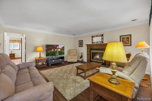 5725 Burger Street, Dearborn Heights, MI 48127