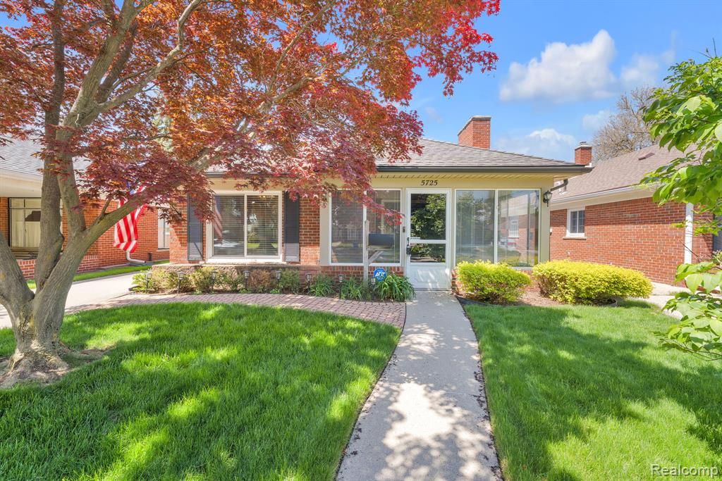 5725 Burger Street, Dearborn Heights, MI 48127