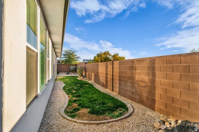 3182 E FUCHSIA DR, St. George, UT 84790