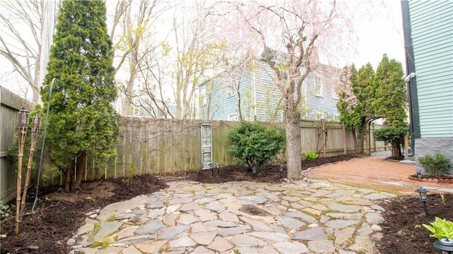 21 School Street 4, Newport, RI 02840