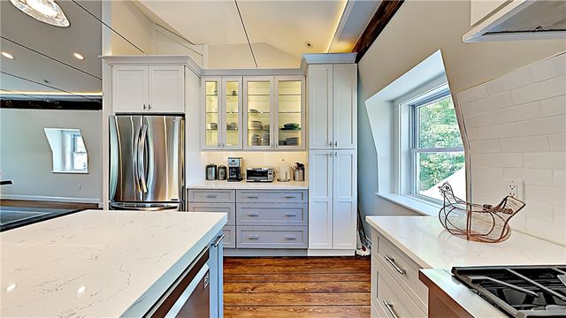 21 School Street 4, Newport, RI 02840