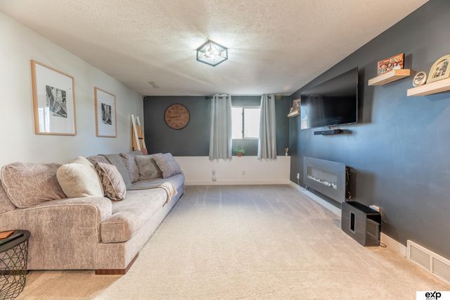 7212 S 176th Street, Omaha, NE 68136