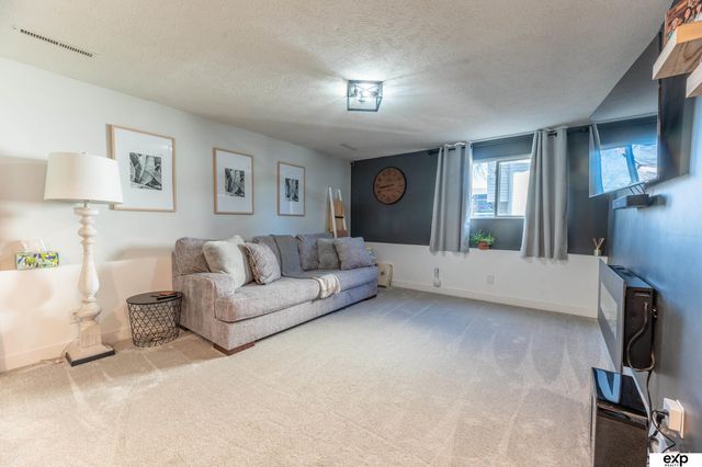 7212 S 176th Street, Omaha, NE 68136