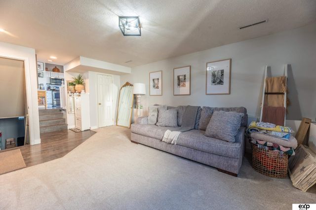 7212 S 176th Street, Omaha, NE 68136