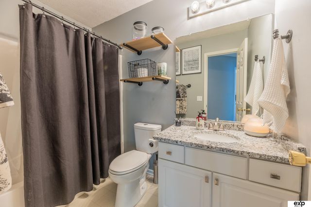 7212 S 176th Street, Omaha, NE 68136