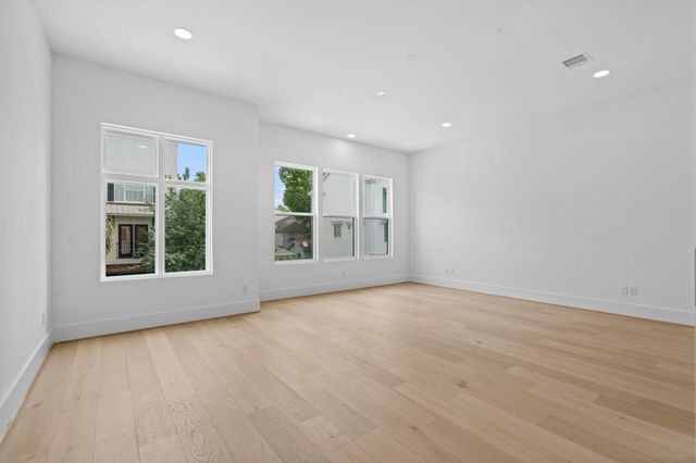 4305 Floyd Street A, Houston, TX 77007