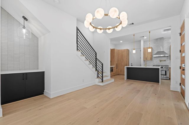 4305 Floyd Street A, Houston, TX 77007