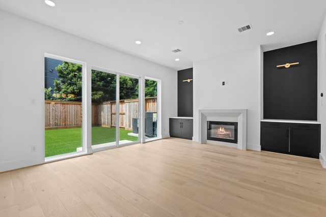 4305 Floyd Street A, Houston, TX 77007