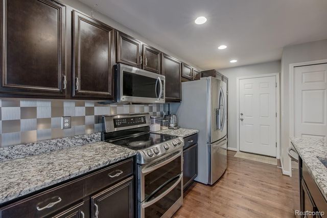 7070 Magnolia Lane, Waterford Charter Township, MI 48327