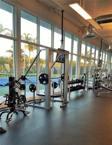 14951 Royal Oaks Ln 1105, North Miami, FL 33181