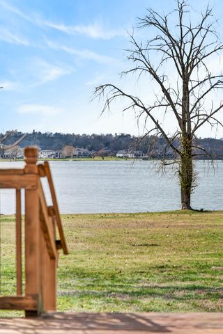 126 Lake Terrace Dr, Hendersonville, TN 37075