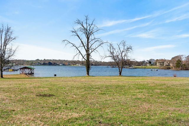 126 Lake Terrace Dr, Hendersonville, TN 37075