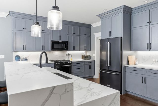 8 Arrowwood Road, New Boston, NH 03070