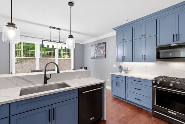 8 Arrowwood Road, New Boston, NH 03070