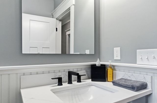 8 Arrowwood Road, New Boston, NH 03070