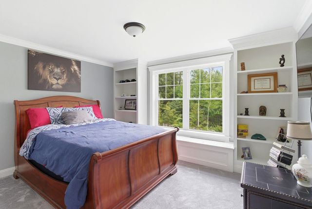 8 Arrowwood Road, New Boston, NH 03070
