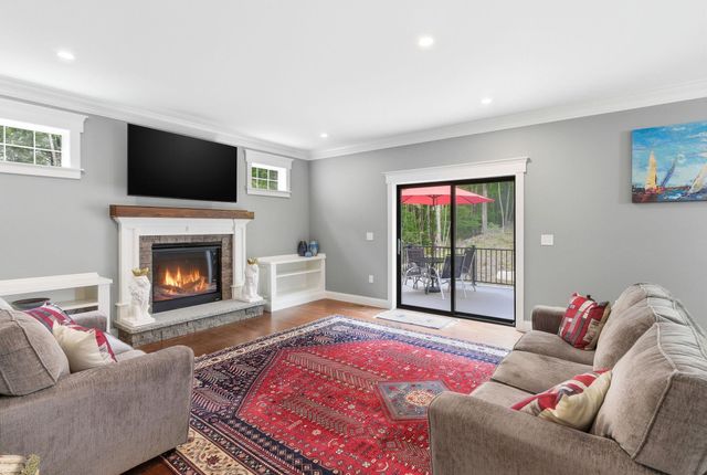 8 Arrowwood Road, New Boston, NH 03070