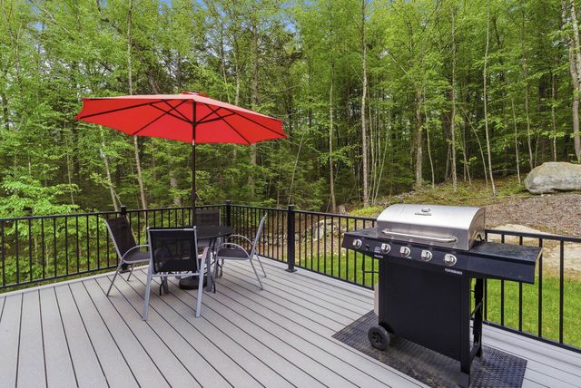 8 Arrowwood Road, New Boston, NH 03070